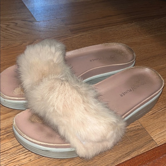 Donald J. Pliner Women's Plush Fur Slippers - Cream - Picture 4 of 6